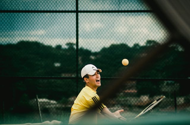 Seu guia para jogar beach tennis: regras, dicas e muito mais